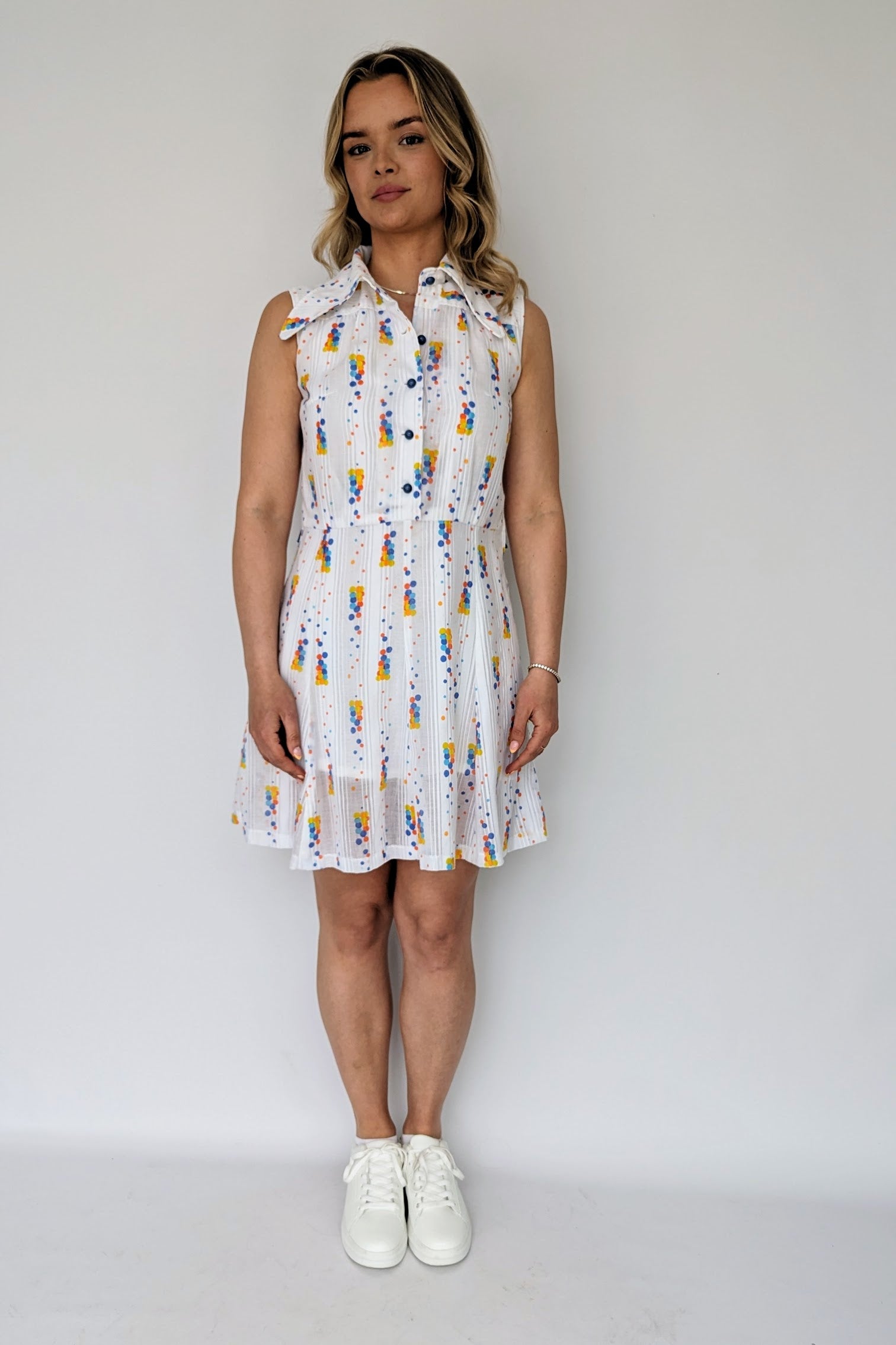 mod dress white cotton with dagger collars and coloured spots, summer dress