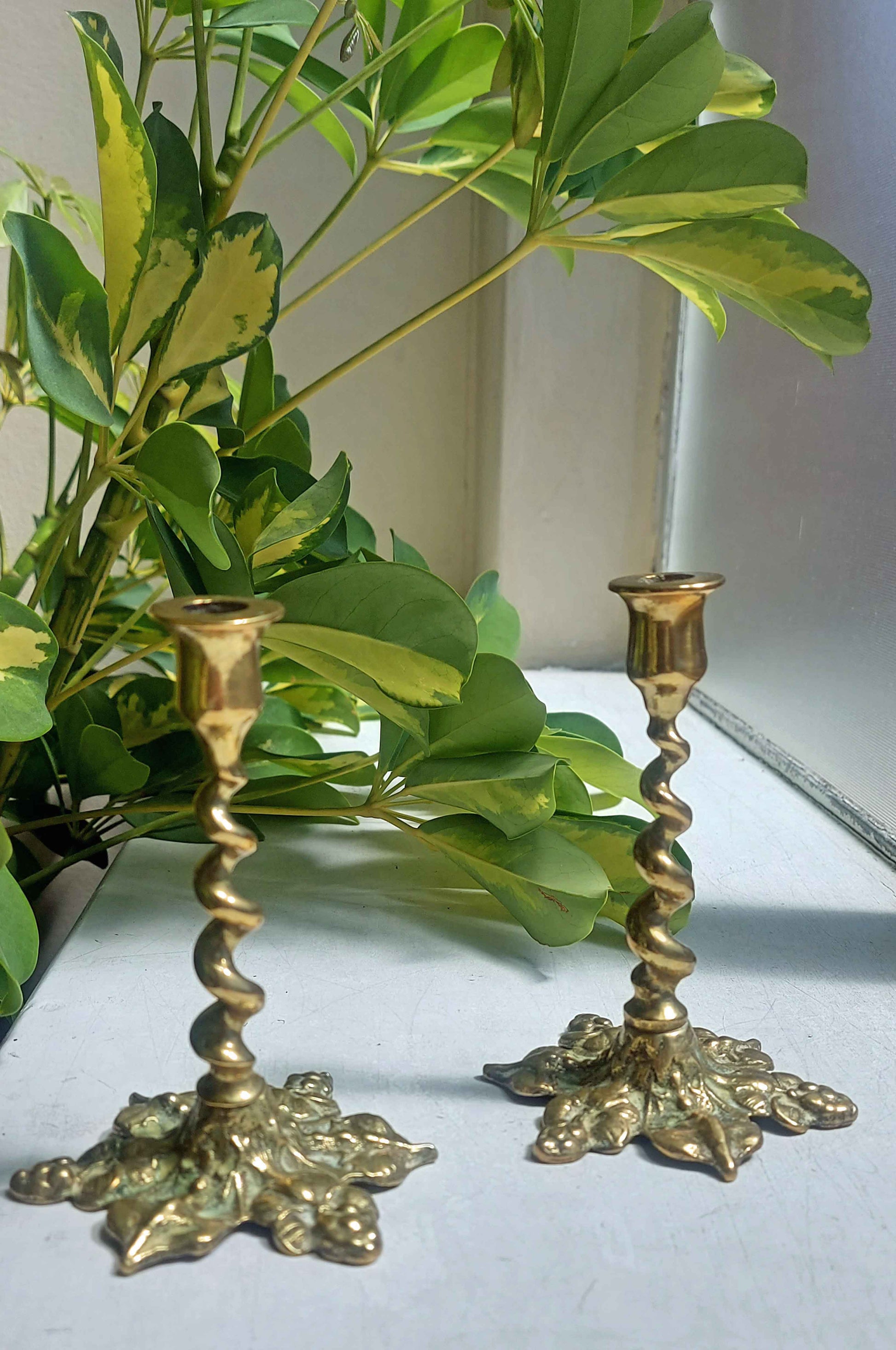 Small Pair Of Vintage Twisted Brass Candlestick Holders – Ada's